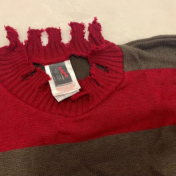 Freddy Krueger Distressed Sweater & Mask Costume, A Nightmare on Elm Str… - Picture 13 of 15